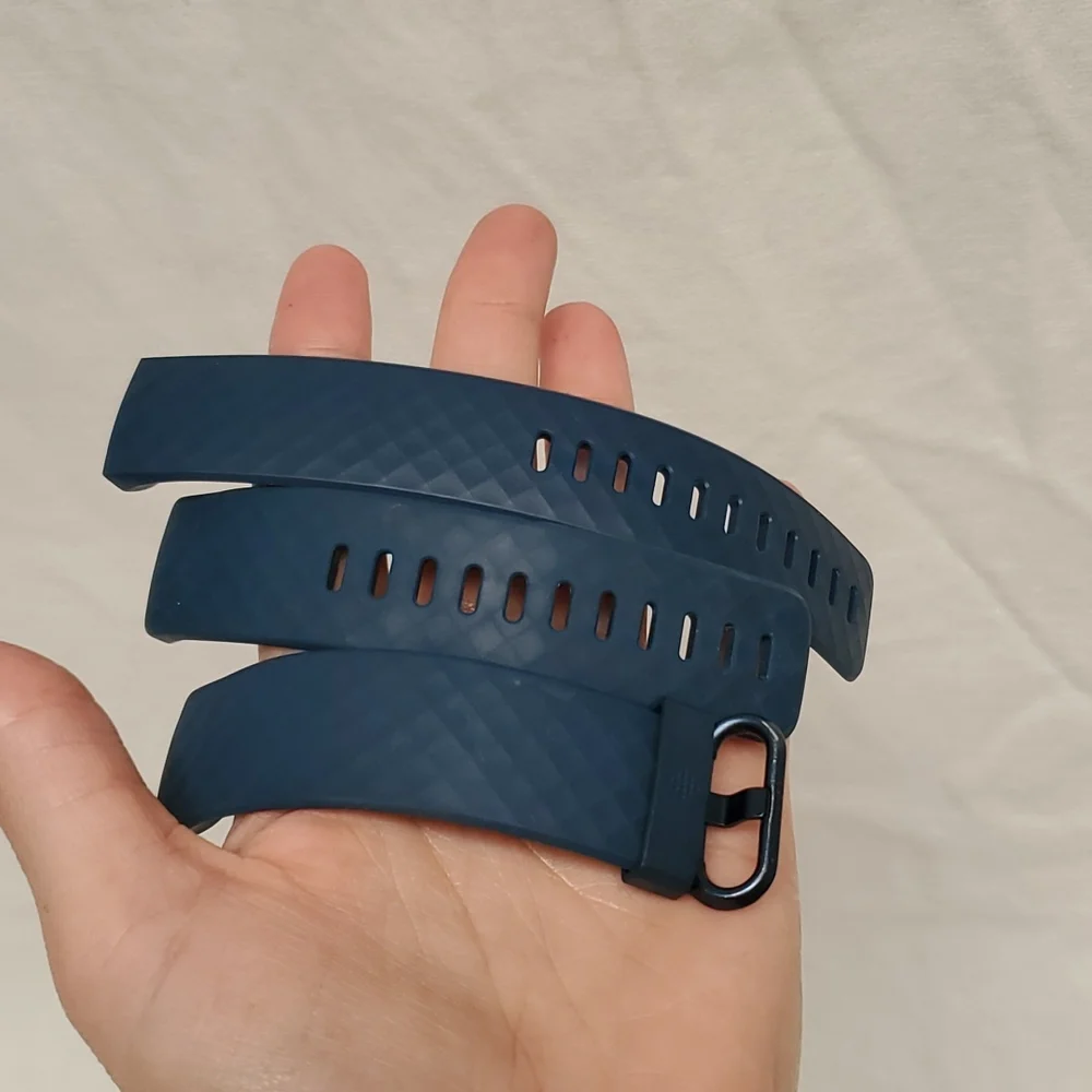FINAL MARKDOWN- Fitbit Charge 4 replacement bands, S/L, blue
